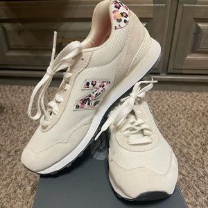 Like NEW New Balance tennis shoes 👟